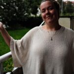 Ina Svenningdal Instagram – Ad// @dreamknit  HAPPY KNITTER!!🥹

Jeg har laget egen genser i designerverktøyet til dreamknit og fått akkurat det jeg ønsker meg, i det mest perfekte garnet fra @un_told.no «cotton merino»🩷 

OG jeg har lært meg å «blokke» strikketøy! Det er den BESTE hacken, og det blir så pent! 

Count the stitches if u dare!!