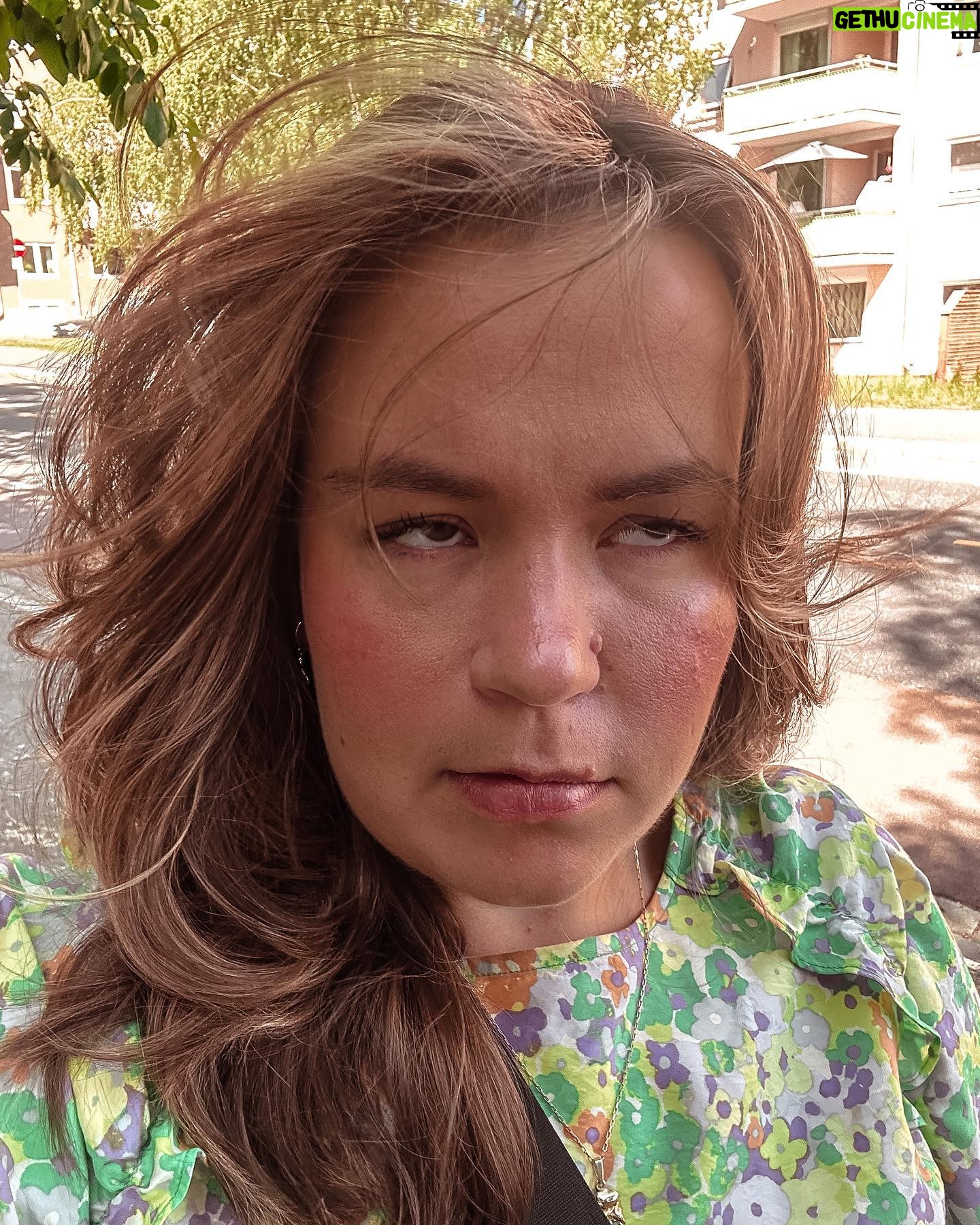 Ina Svenningdal - 3.1K Likes - My hairdresser @bycmellem should be proud that i did my own blowout! DONT SWIPE 😬