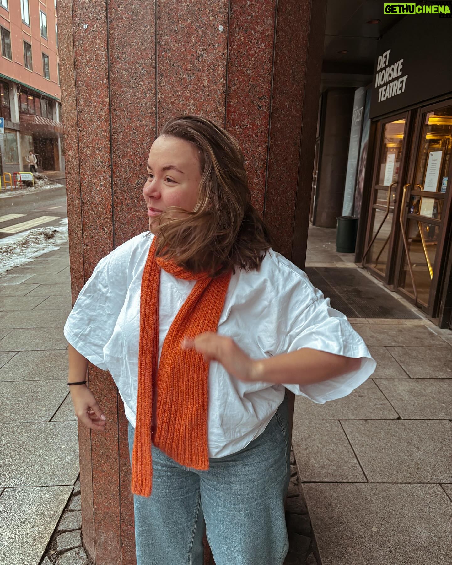 Ina Svenningdal - 1.3K Likes - Samarbeid// @dreamknit
Jeg har vært så heldig å få lage dette skjerfet sammen med @dreamknit 🧡
«Frosty Scarf» er enkelt å strikke på veien, eller et prosjekt for sofakveldene, og er helt perfekt nå mot våren🧡
Klikk deg inn på linken i bio for å se og kjøpe oppskrift🧡