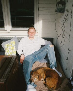 Ina Svenningdal Instagram - I call this photo «boy and furry friend on film» 🎞️