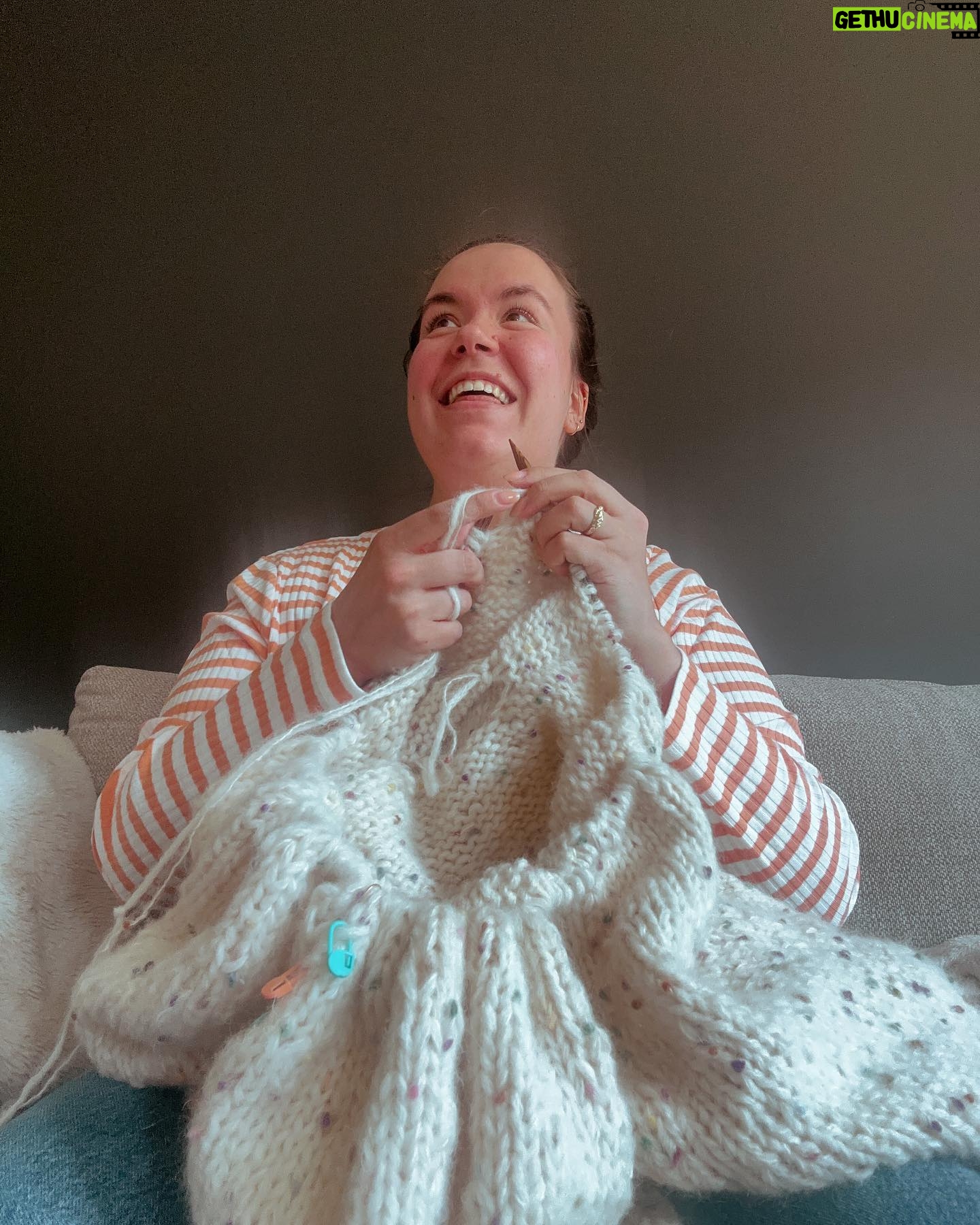 Ina Svenningdal - 1.4K Likes - //Garn mottatt i gave
🤍Viljegenser er snaaart av pinnen🤍