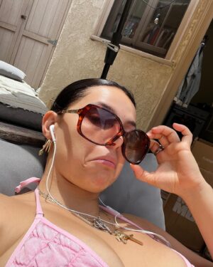 Inde Navarrette Instagram - Can u be the Barbie 💕👛👙🌷to my bratz 🎧👙🫧🍒⛓️👢🧸