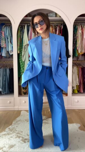 India de Beaufort Instagram - @stellamccartney or @smythebrand ? 💙 #style #streetstyle #fashion #vintage #grwm #monochromaticstyle #bluestyle