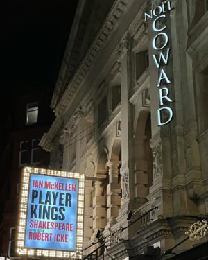 Indira Varma Instagram - Happy Birthday to the legendary wizard of theatre1 #sirianmckellen who was on fire in #playerkings last night. How does he do it???? 
Brilliant performances especially @toheeb. Touching Prince Hal #RichardCoyle and @secook90  @clareperkinsofficial