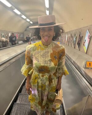 Indira Varma Instagram - Afternoon tea at Bucky Palace celebrating Uk creative Arts invited by @royalacademyofdramaticart 

I’ve never see so many ladies in hats and fascinators; such impeccably slug free Hostas and actual Beefeaters doing their thing.
I didn’t see any of the Royals as I was entranced by the gardens and cake and seeing lovely friends….
@debs_paterson @madamaustin @lolita.chakrabarti @sabinaharper accompanied by CT💛💚🩷

Thank you @katesinclair___ 
For sorting appropriate wear-
👗 @alemais.official & @ardunnagency 
🥿 @louboutinworld 
💼 @jimmychoo 
👒 @jtmillinery 
💎 @rogervivier 

My 😎 @carlacolour