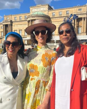 Indira Varma Instagram - Afternoon tea at Bucky Palace celebrating Uk creative Arts invited by @royalacademyofdramaticart 

I’ve never see so many ladies in hats and fascinators; such impeccably slug free Hostas and actual Beefeaters doing their thing.
I didn’t see any of the Royals as I was entranced by the gardens and cake and seeing lovely friends….
@debs_paterson @madamaustin @lolita.chakrabarti @sabinaharper accompanied by CT💛💚🩷

Thank you @katesinclair___ 
For sorting appropriate wear-
👗 @alemais.official & @ardunnagency 
🥿 @louboutinworld 
💼 @jimmychoo 
👒 @jtmillinery 
💎 @rogervivier 

My 😎 @carlacolour