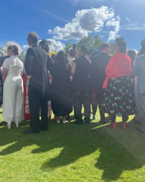 Indira Varma Instagram - Afternoon tea at Bucky Palace celebrating Uk creative Arts invited by @royalacademyofdramaticart 

I’ve never see so many ladies in hats and fascinators; such impeccably slug free Hostas and actual Beefeaters doing their thing.
I didn’t see any of the Royals as I was entranced by the gardens and cake and seeing lovely friends….
@debs_paterson @madamaustin @lolita.chakrabarti @sabinaharper accompanied by CT💛💚🩷

Thank you @katesinclair___ 
For sorting appropriate wear-
👗 @alemais.official & @ardunnagency 
🥿 @louboutinworld 
💼 @jimmychoo 
👒 @jtmillinery 
💎 @rogervivier 

My 😎 @carlacolour