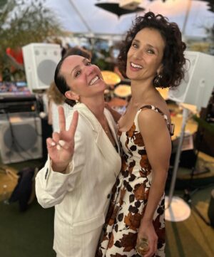 Indira Varma Instagram - @vanityfair X @thenewtinsomerset X @rhschelsea & #diptyque 
Evening of fun and flowers and far too much fizz….

Loved the @wateraid garden designed by @tommasseyuk & Je Ahn @studioweave 
💦💙🩵💦
Shame about the rain but good for the flowers…. 🌺 

Thank you for my lovely dress
@katesinclair___ 
@emiliawickstead 
@manoloblahnik 
Earrings and ring @jimmychoo 
Bag @malonesouliers 

@telescope_agency
