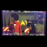 Indira Nascimento Instagram – Atriz ou jornalista? A arte imita a vida, ou será a vida que imita a arte?
 
Eu que abandonei a carreira de repórter para me tornar atriz, interpreto uma jornalista na primeira temporada da série ‘O Negociador’, disponível na @primevideo. Eu amei participar desse projeto, dirigido pela @belvaliante e protagonizado pelos queridos @eumalvinosalvador e @barbaraareis. 

Quem não viu ainda, vale a pena assistir!
#tbt