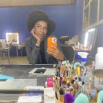 Indira Nascimento Instagram – Atriz ou jornalista? A arte imita a vida, ou será a vida que imita a arte?
 
Eu que abandonei a carreira de repórter para me tornar atriz, interpreto uma jornalista na primeira temporada da série ‘O Negociador’, disponível na @primevideo. Eu amei participar desse projeto, dirigido pela @belvaliante e protagonizado pelos queridos @eumalvinosalvador e @barbaraareis. 

Quem não viu ainda, vale a pena assistir!
#tbt