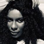 Indira Nascimento Instagram – Vídeo @lucaolucaolucaolucao 
Beleza @jhmmonteiro 
Estilo @luanadesa 
Assistente de estilo @raissaisx 
Produção @rhaianysoares