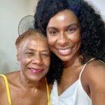 Indira Nascimento Instagram – Hoje é o segundo domingo do mês de maio e vocês sabem que essa data é muito especial, né?! Afinal, é dia de celebrar as mulheres que nos deram a vida. Compartilhar momentos como esses com minha mãe e minha família me fazem muito mais feliz e mais forte.
Mãezinha, te celebro todos os dias. Teu amor é o maior e melhor amor do mundo!!! Muito obrigada!! Deixo aqui meu carinho e meu abraço para todas as mamães do Brasil. ♥️