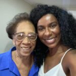 Indira Nascimento Instagram – Hoje é o segundo domingo do mês de maio e vocês sabem que essa data é muito especial, né?! Afinal, é dia de celebrar as mulheres que nos deram a vida. Compartilhar momentos como esses com minha mãe e minha família me fazem muito mais feliz e mais forte.
Mãezinha, te celebro todos os dias. Teu amor é o maior e melhor amor do mundo!!! Muito obrigada!! Deixo aqui meu carinho e meu abraço para todas as mamães do Brasil. ♥️