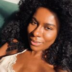 Indira Nascimento Instagram – Uma ✨ do sofá aqui de casa