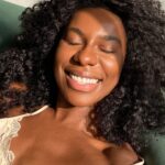 Indira Nascimento Instagram – Uma ✨ do sofá aqui de casa