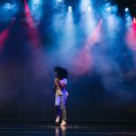 Indira Nascimento Instagram – DIA MUNDIAL DO TEATRO, e eu não poderia deixar de falar para vocês da minha peça, ENSAIO SOBRE TER VOZ. 
O TEATRO é o meu lugar preferido no mundo, é lá que a Magia e a Cura da nossa alma acontece. Viva o TEATRO, hoje e para todo sempre!