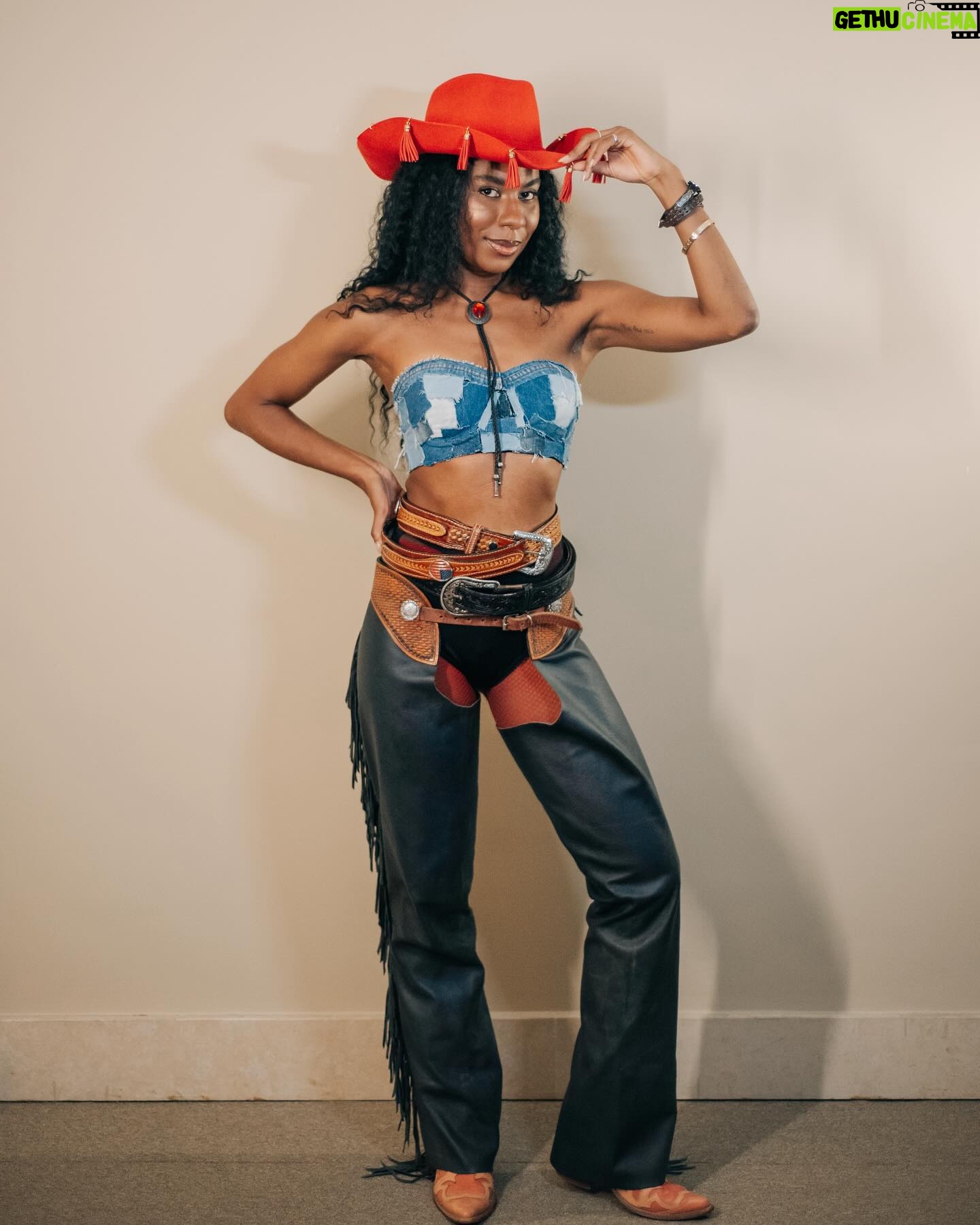 Indira Nascimento Instagram - @saojoaodathay . Stylist @luanadesa Beaty @equipe.sassabeauty / @brumeloc Photo @vj.fotografia