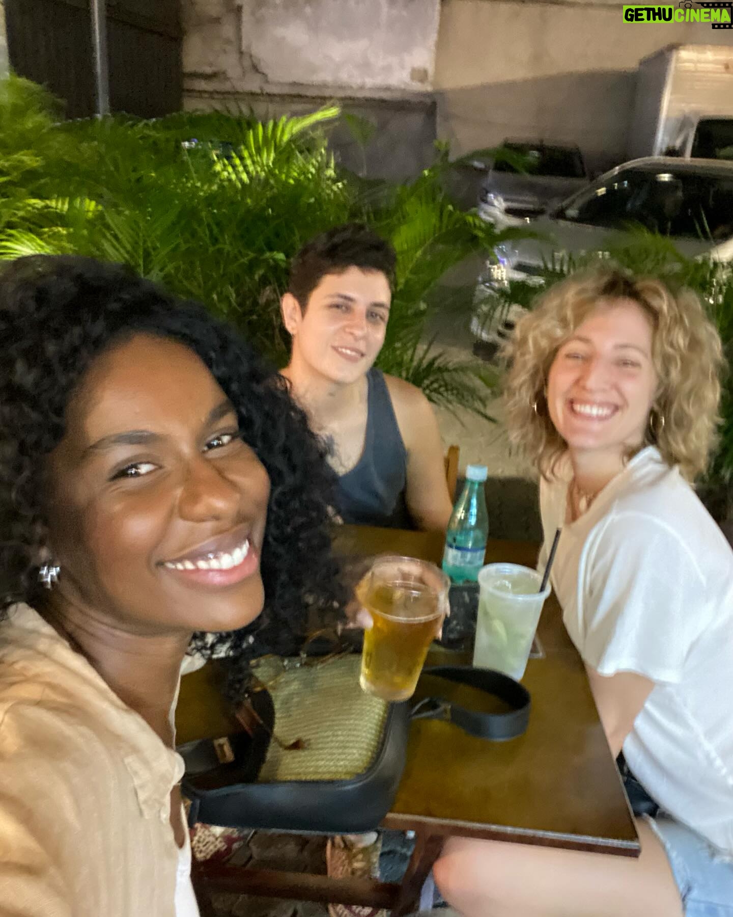 Indira Nascimento Instagram - Várias coisas que eu gosto! 💜