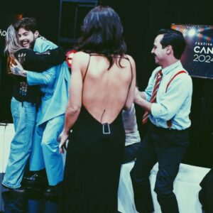 Inês Lopes Gonçalves Instagram - 1ª Semi Final do Festival da Canção 2024

Styling da @paulafarraia com brinco, singular, da @manzonivera - obrigada!

A maquilhagem é da @laranetomakeup, o cabelo foi o @ffabricioamonteiro que penteou. 
 
Adorei o desenho que a pequena Margarida fez 💓 e este senhor random da internet que é negacionista da gravidade.

No próximo sábado há mais, rumo à final de 9 de Março.

Fotos do @ppinaphoto e @miguelscisaac

@festivaldacancao.rtp