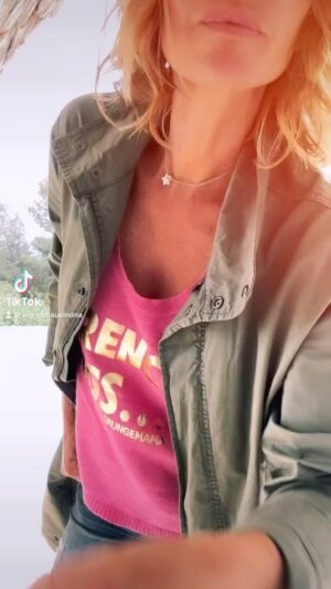 Ingrid Chauvin Instagram - Avant de vous dévoiler ce soir la toute première image de notre collection capsule  INGRID CHAUVIN X GRUNGEMAMA ⭐️ .  Mes coups de cœur du jour by : @grunge_mama #partenariat
