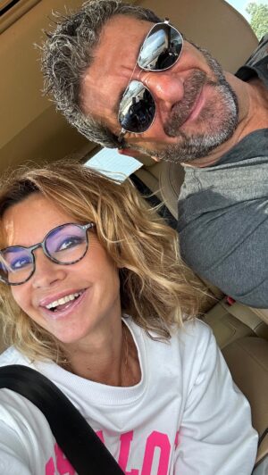 Ingrid Chauvin Instagram - On attendait ce moment depuis si longtemps !!! Après des mois et des mois d élaboration la gamme « Jade «  arrive dans sa totalité !!! Vous pourrez y découvrir : - le gel lavant. - le shampoing - le soin capillaire. - le gommage visage. - le sérum embellisseur - la brume parfumée. - le parfum d ambiance.  Sans oublier le lait douceur et l huile de beauté que vous connaissez déjà !  Hâte de vous montrer ces petites merveilles en détail .  On vous embrasse fort  #cosmetics #naturel #jade #gamme  @philippewarrin