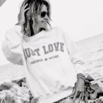 Ingrid Chauvin Instagram - J -6 avant l’aboutissement de cette belle aventure … Lancement de la collection INGRID CHAUVIN X GRUNGEMAMA Et je serai présente dans la boutique : 5 Rue Ste Ursule à Toulouse . Vous pourrez retrouver Samedi 20 Mai la collection dans toutes les boutiques GRUNGEMAMA et sur le site de la marque !! 🤩 #ingridchauvinxgrungemama - Je suis si pressée ⭐️. Belle soirée , je vous embrasse fort . @grunge_mama @philippewarrin #partenariat