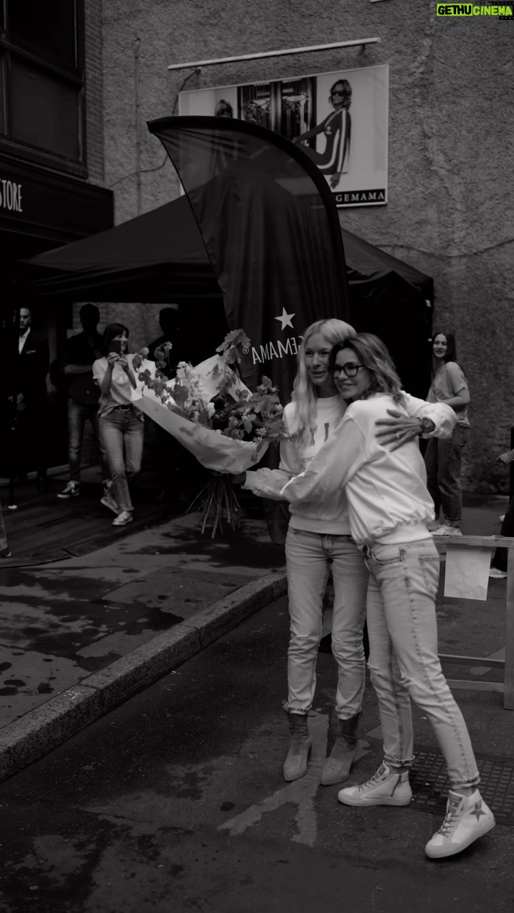 Ingrid Chauvin Instagram - Retour en image sur cette journée exceptionnelle pour le lancement de la collection Ingrid Chauvin X Grungemama dans notre boutique 5 rue St Ursule à Toulouse. L’aboutissement de ces derniers mois de travail… Ingrid nous a fait le cadeau d’être présente avec nous toute la journée. Merci à vous toutes pour l’accueil que vous réservez à cette collection… Ce jour a été magique, de si belles énergies…, une osmose entre Ingrid, ses fans et vous les Grunge Addicts… Il reste encore quelques pièces à shopper sur le site et en boutiques. Vous avez une pièce favorite ? La pièce préférée d’Ingrid est le T-SHIRT CORAIL, de mon côté un vrai coup de cœur pour le SWEAT JUST LOVE BLANC / ROSE. @ingrid_chauvin_officiel #ingridchauvinxgrungemama