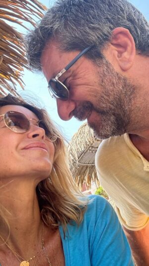 Ingrid Chauvin Instagram - Encore une année de plein bonheur , des joies , des fous rires , du respect , des attentions , de la complicité , des plaisirs et un  amour unique … merci la vie ☘️. Belle St Valentin a tous 🤍. @philippewarrin #stvalentinesday