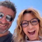 Ingrid Chauvin Instagram - Petite journée marathon …. Hum , comme toutes les autres finalement 🙃 mais faire à 2 , avec plaisir et toute la complicité que vous nous connaissez , c est un bonheur !!! On file à la maison et pour ma part direction le plateau , pdt que Mr rangera tous les produits !!! Je crois que je suis là plus chanceuse sur ce coup là 😅🌸 @philippewarrin #ontheroadagain