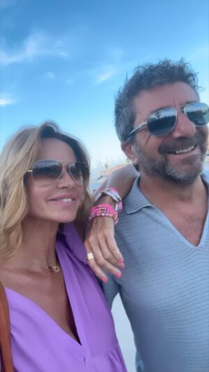 Ingrid Chauvin Instagram - Petit moment rien que pour nous , après ce gros week - end 🎈. @lebistrotdelmar #bonheur @philippewarrin ❣️