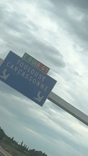 Ingrid Chauvin Instagram - Sur la route vers Toulouse , dans la joie et la bonne humeur , toujours …🙃. Jour J demain , pour le lancement de la collection  INGRID CHAUVIN by GRUNGEMAMA ⭐️. Rdv dès 10h en boutique et sur le site pour la découverte !!! Je serai moi , présente à la boutique @grunge_mama des 10h : 5 rue Sainte Ursule à Toulouse 🌸. On vous embrasse tendrement  #road #again #smile #joie #bonheur #newproject.  @grunge_mama @philippewarrin ⭐️