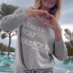 Ingrid Chauvin Instagram – Et si l on se dictait de sourire et de rire au moins une fois par jour ? #sourire #happylife  @grunge_mama #clothes ☀️belle matinée à tous . Je vous embrasse tendrement .