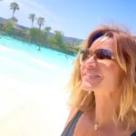 Ingrid Chauvin Instagram - On s’est autorisé une petite escapade en Espagne en famille , le temps que la totalité des produits cosmétiques des gammes Jade et Mahana soient finalisés par notre laboratoire . Bonne nouvelle , ils seront prêts ce soir !!!!! Denier jour pour nous dans cet endroit idyllique ❣️. Toutes vos commandes seront traitées et envoyées DEMAIN 💗💗💗. On vous embrasse fort , belle journée à tous 💙. #holidays #famille #españa @aquabrava 🌊. @philippewarrin