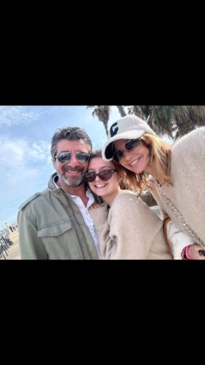 Ingrid Chauvin Instagram - Rien de plus précieux que nos moments en famille !  Douce pensée , belle fin de week-end à tous.  Je vous embrasse tendrement 🦋. #famille #weekend #us #together @philippewarrin @luanawar