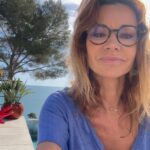 Ingrid Chauvin Instagram – J ai aujourd’hui envie de mettre à l honneur Isabelle , 57 ans , qui a osé quitter son emploi de caissière pdt plus de 20 ans pour tenter de vivre de sa passion !  Son parcours me touche et ses créations sont remplis de passion et de délicatesse . L ensemble est confectionné à la main avec des matériaux naturels et Français . Je lui porte toute mon admiration et me permets de vous faire découvrir son savoir faire qui je suis sûre saura vous séduire tout autant .  Vous pouvez jeter un œil , voir 2 🙃 sur son compte @bymanouzaza .  #jeuneentrepreneuse #partage #talent  Je vous embrasse . N hésitez pas à commenter si vous aimez 🤍