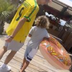 Ingrid Chauvin Instagram - Petite pause enchantée ☀️. @lemandalabeach merci pour votre accueil ❣️. #detente #holidays #famille