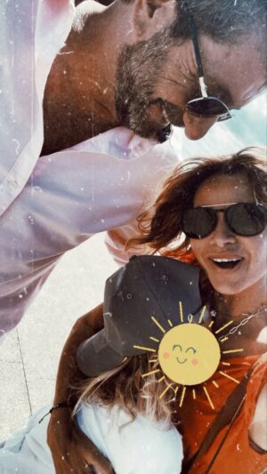 Ingrid Chauvin Instagram - Journée sous le signe de l amitié et de l amour ☘️. On vous embrasse tendrement  Belle soirée à tous .  @philippewarrin @jennylauret @laola347 #sete #plage