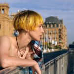 Ingrid García Jonsson Instagram - Uno de dos. Rueda de prensa de Un Amor en el @sansebastianfes Mucho Tiktok de buena mañana y alguna conversación interesante. PARECE QUE LA PELI ESTÁ GUSTANDO. Es el whatssap que más mandé ayer Styling @josejuan35 @pacocasado19 @tommyhilfiger Makeup @davidbeauty_ @armanibeauty @jesus_pyn Photo @andresgarlujan ❤️