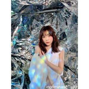 Inori Minase Instagram - #SCRAPART LIVE Blu-ray 発売日ー！ 今までの水瀬いのりのライブ空間を今までとは違った角度で切り取ったアート作品🎨になりました。魅せてます！ ジャケット写真でつけている指輪はオリジナルのもの。 パンフ撮影でもつけていました。 繋がり〜。