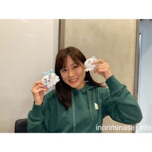 Inori Minase Instagram - #いのりまち 生配信！
ありがとうございました🐣
リハ終わりで遅れちゃってごめんね😢
アーカイブはアコースティックライブが終わるまで残すので何度でも見てね！
アコースティックライブへの質問やお願いも話してます！