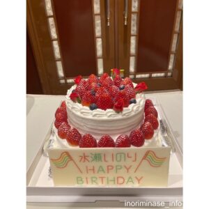 Inori Minase Instagram - メロフラ8年目にして初の公開録音！みんなのおかげでめちゃくちゃ楽しかった！
これからラジオを聴くきっかけにもなってくれたら嬉しいなっ♩
素敵な誕生日をありがと〜！
おめでとうをありがと〜！

#melody_flag