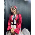 Inori Minase Instagram - #SCRAPARTツアー 4着目🌹 ギターバトルの裏でせっせと着替えやヘアチェンをして童話から飛び出てきたようなお衣装へ！笑 この服が一番髪型とか悩んでた！花飾りだったりカチューチャだったり公演の中で見え方を検討しながらファイナルまで調整を重ねた1着！