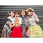 Inori Minase Instagram - みほちゃんとコラボ歌唱で奈々さんのCOSMIC LOVEを歌いました…！ ありがとうございました😭🍫 みんなでワイワイできて本当にお祭りだった〜。 おやすみなせ！ またあした！