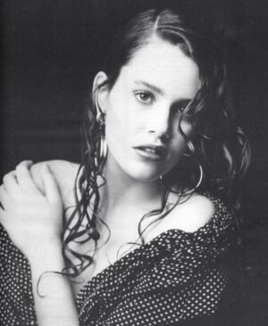 Ione Skye Instagram - My interview magazine moment when the interviewer made me sound like a five-year-old. Kind of a compliment or an insult.🤗