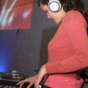 Ione Skye Instagram - Sam Ronson letting Kidada Jones and me spin some of her records. I played something from the Wiz ( which Kidada’s father produced)  and something from “Inner Visions” album. Standard Downtown 1990s