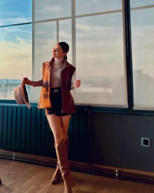 İpek Bağrıaçık Instagram - ..to the most beautiful sunsets..🥂