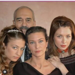 İpek Tenolcay Instagram - #tbt
cuma olabiliyomuydu😬
#trt #dizi #üçkadın #fikrethakan
@cerenemirbenderlioglu 
@nefisekaratayday