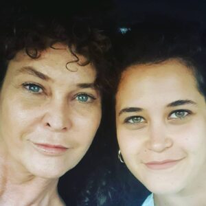 İpek Tenolcay Instagram - Evladına yatırımın onun mutluluğu değil iyiliğidir,hevesi değil hedefleridir,kendi başılığının gücünü keşfedebilmesini temindir....Gerisi O'na kalmıştır... #kızçocuğum 🙏❤ @okuyan_ogretmenn @ersoyyagmur