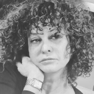 İpek Tenolcay Instagram - ayna ayna söyle bana😝
#blackandwhite  #portre #actress
