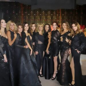 İpek Tenolcay Instagram - Yıllar sonra bize bunu yaşatan @muratcinpir69 , @rojbeyofficial , @erkanyilmazseajans ve @ifweddingfashionizmir
e sonsuz teşekkürler🙏🌻...
Veee aynı dönemde birlikte çalıştığım canımmm arkadaşlarım,sizi ne kadaaaarrrr özlemişimmm❤️❤️❤️❤️❤️ Yıllar hepinizin güzelliğine güzellik katmış😘😘😘😘😘
